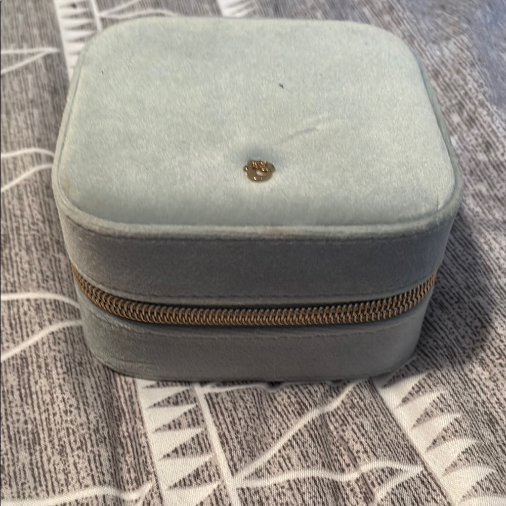 Chic Velvet Jewelry Organizer